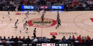 會(huì)的越來越多！杰倫-格林突破歐洲步急停 后仰中距離投進(jìn)