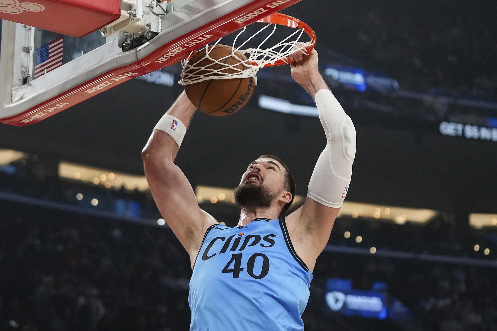 穩定輸出!祖巴茨過去8場比賽均兩雙 期間場均19.6分12.5板